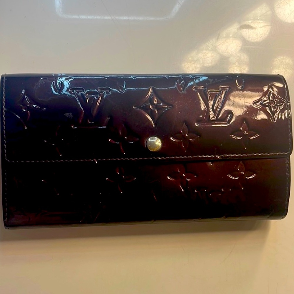 Louis Vuitton Burgundy Vernis Monogram Patent Leather Wallet Excellent condition